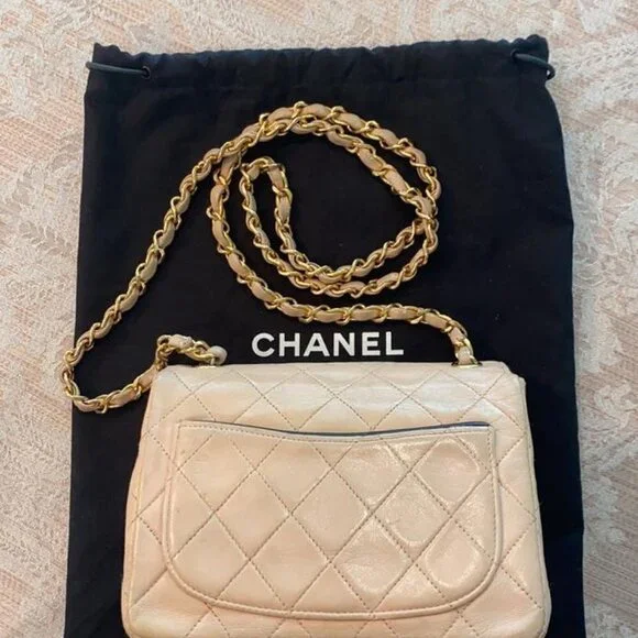 Chanel Classic Quilted Lambskin Leather Bag - Picture 2 of 16